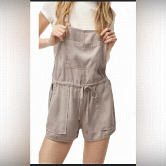 Aritzia Pants - Wilfred Free Beatriz Taupe Beige Romper Jumper 
Xs